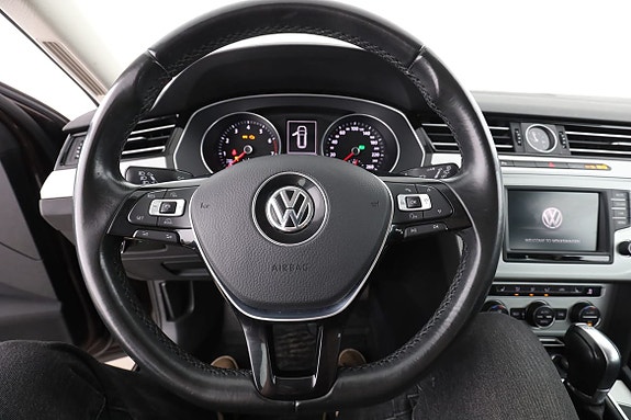 Volkswagen Passat 19 of 25