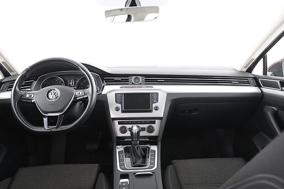 Volkswagen Passat 13 of 25