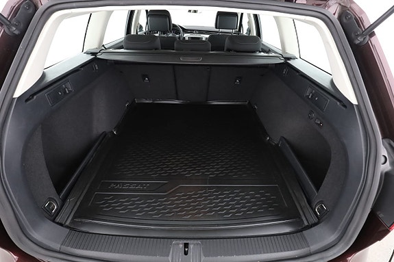 Volkswagen Passat 18 of 25