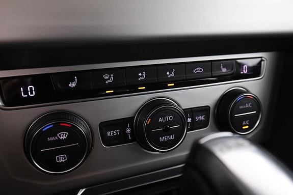 Volkswagen Passat 23 of 25