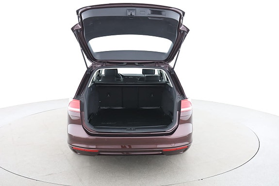 Volkswagen Passat 17 of 25