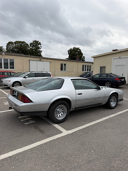 Chevrolet Camaro 3 of 17