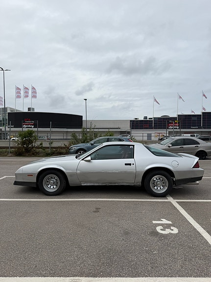 Chevrolet Camaro 10 of 17