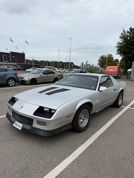 Chevrolet Camaro 9 of 17