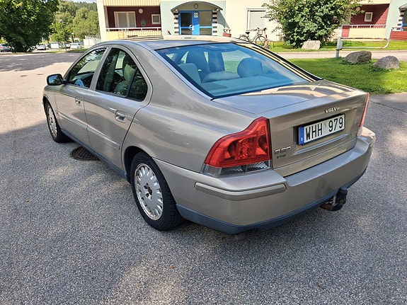 Volvo S60 2 of 6