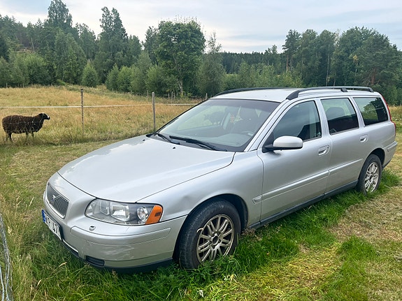 Volvo V70 3 of 4