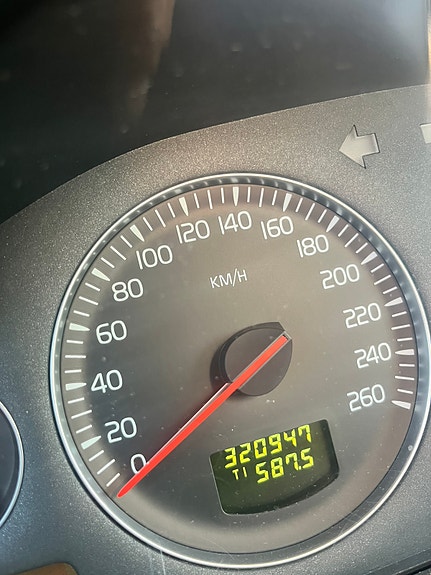Volvo V70 2 of 4