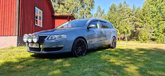 Volkswagen Passat 2 of 10