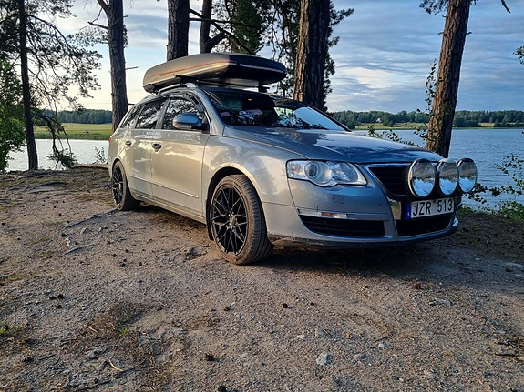 Volkswagen Passat 2 of 16