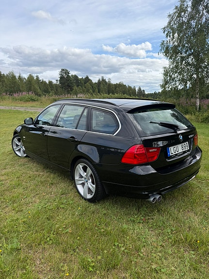 BMW 330d 4 of 7