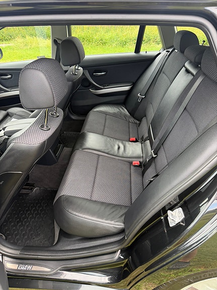 BMW 330d 5 of 7