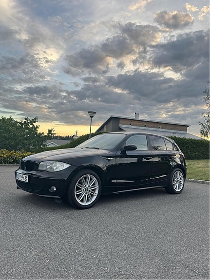 BMW 120d 2 of 5