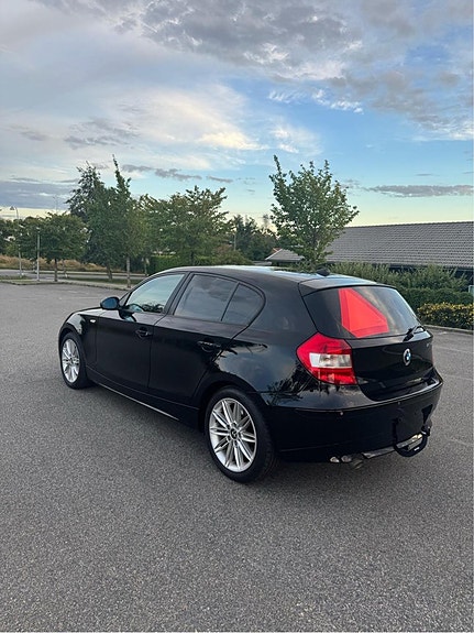 BMW 120d 4 of 5