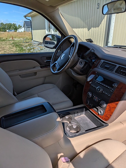 Chevrolet Tahoe 4 of 9