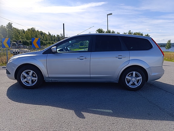 Ford Focus 2 of 13