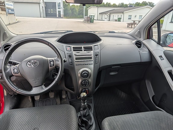 Toyota Yaris 7 of 8