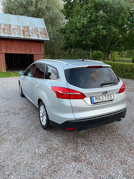 Ford Focus 2 of 5