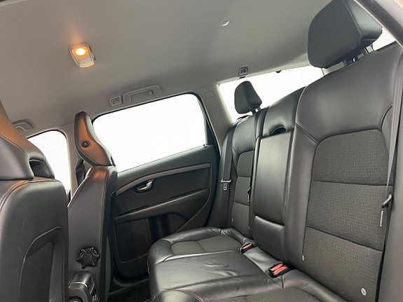 Volvo V70 11 of 26
