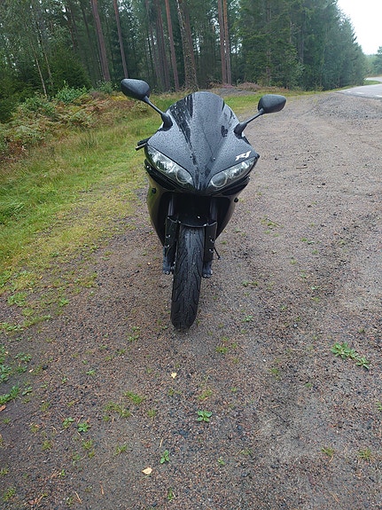Yamaha YZF-R1 7 of 10