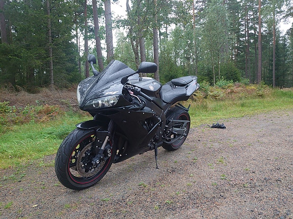 Yamaha YZF-R1 4 of 10