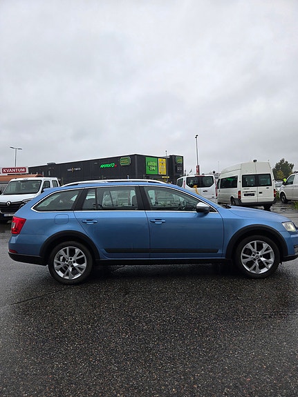 Skoda Octavia Scout 3 of 10