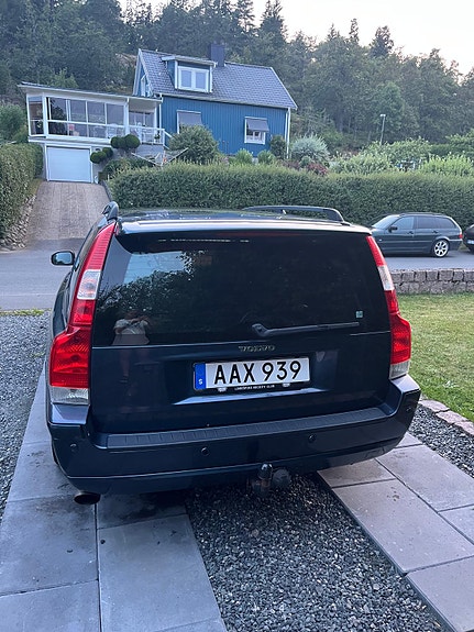 Volvo V70 3 of 6