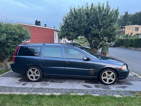 Volvo V70 4 of 6