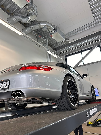 Porsche 911 Carrera S 11 of 14