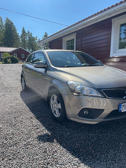 Kia Ceed 2 of 4