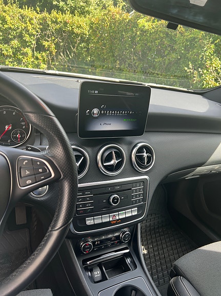 Mercedes-Benz A180 2 of 10