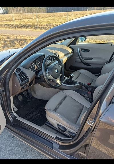 BMW 120i 7 of 10