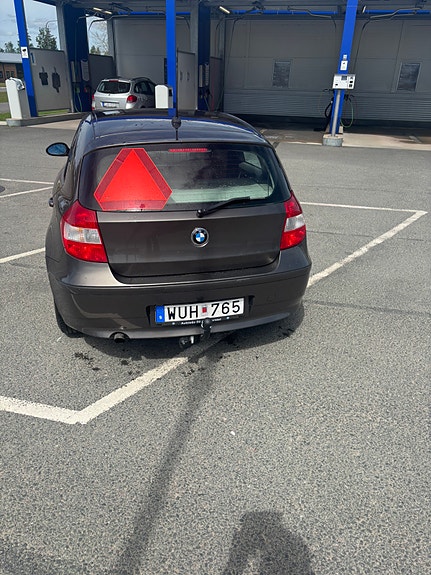 BMW 120i 3 of 10
