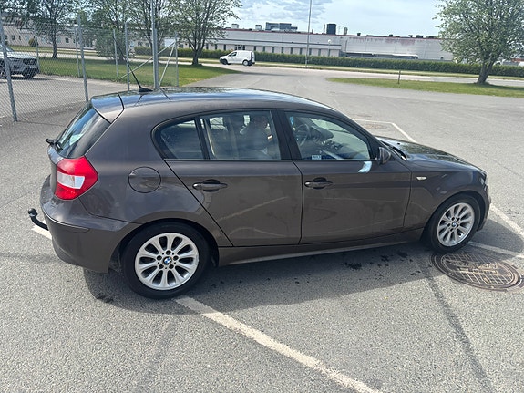BMW 120i 4 of 10