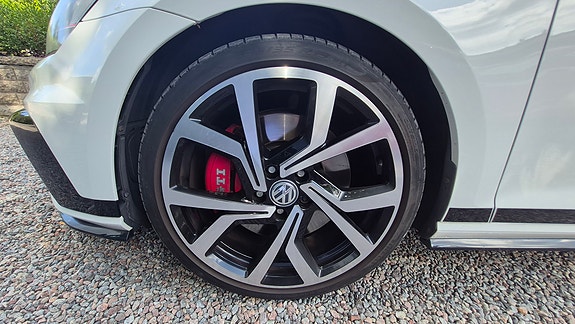 Volkswagen Golf VII 9 of 14