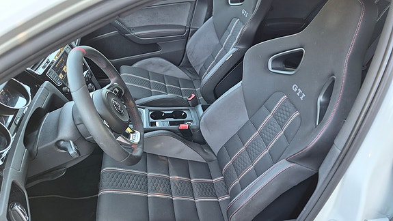Volkswagen Golf VII 2 of 14