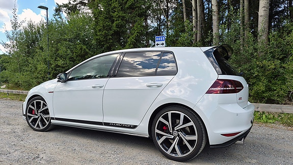 Volkswagen Golf VII 7 of 14