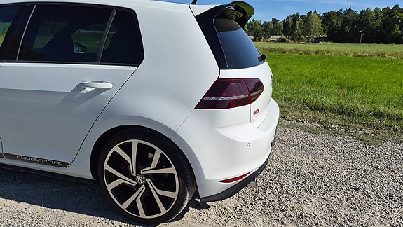 Volkswagen Golf VII 14 of 14