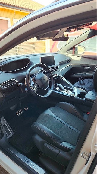 Peugeot 5008 2 of 7