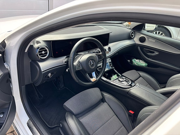 Mercedes-Benz E220 6 of 9