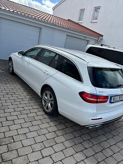 Mercedes-Benz E220 3 of 9