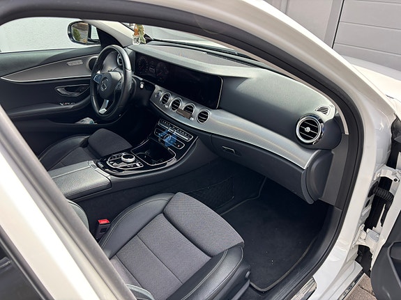Mercedes-Benz E220 5 of 9