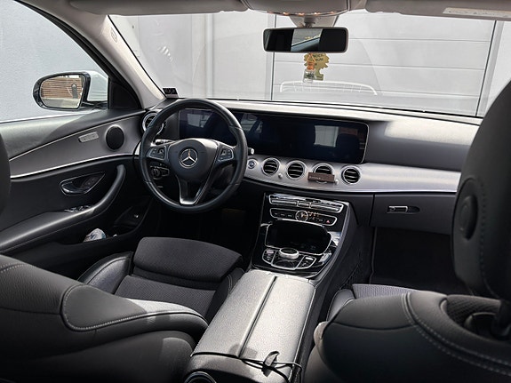 Mercedes-Benz E220 7 of 9