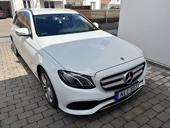Mercedes-Benz E220 4 of 9