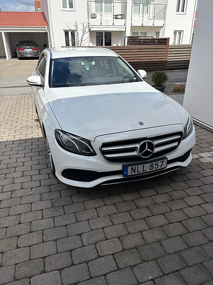 Mercedes-Benz E220 8 of 9