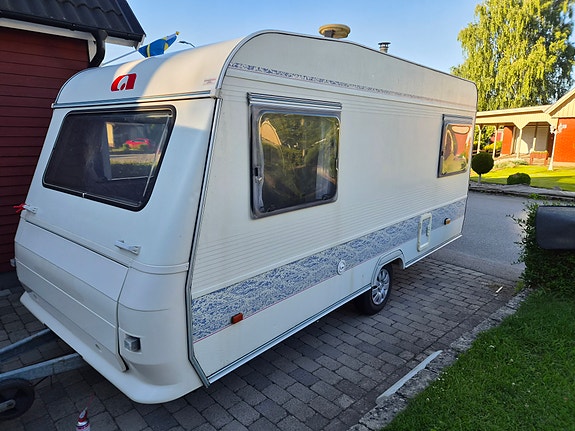 Adria Unica b 432Dd 2 of 6