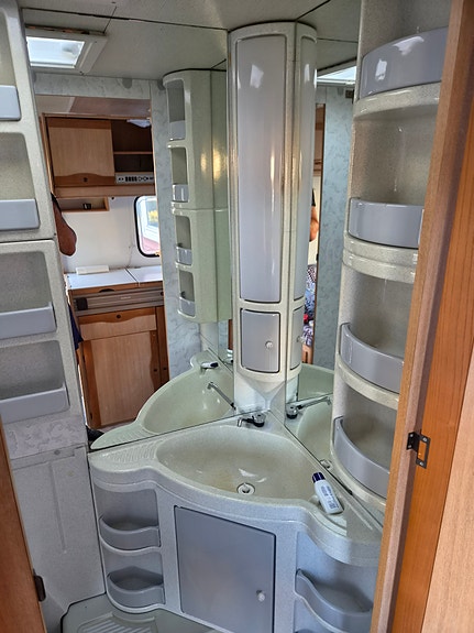 Adria Unica b 432Dd 6 of 6