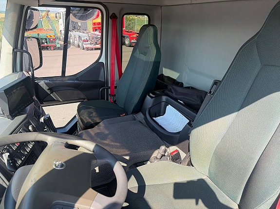 Volvo FE 350 Brädgårdsbil Hiab Kran Låg mil 11 of 12