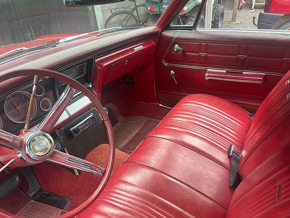 Chevrolet Impala 4 of 6