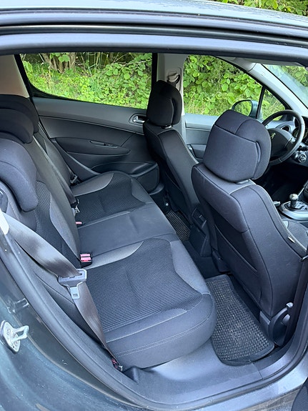 Peugeot 308 4 of 8