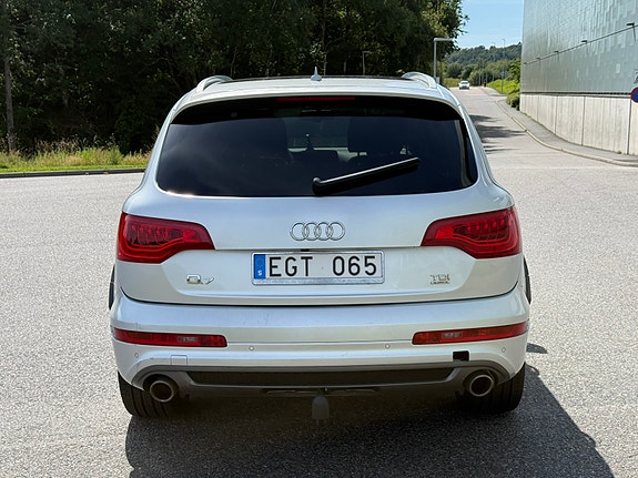 Audi Q7 2 of 9